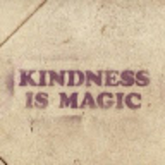 Meet your Posher, Christie - Picture 2 of 2